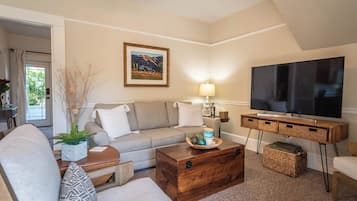 Bungalow Luxe, 1 trÚs grand lit et 1 canapé-lit, coin cuisine, vue jardin | Salle de séjour