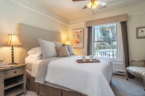 Double Room, 1 Queen Bed, Non Smoking, Courtyard View