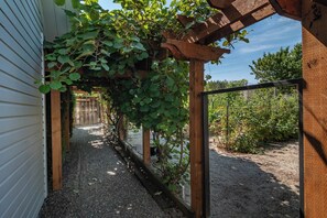Garden - C.H. Bailey House (Roseburg)