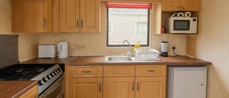 Frigorífic, microones, forn i placa de cuina