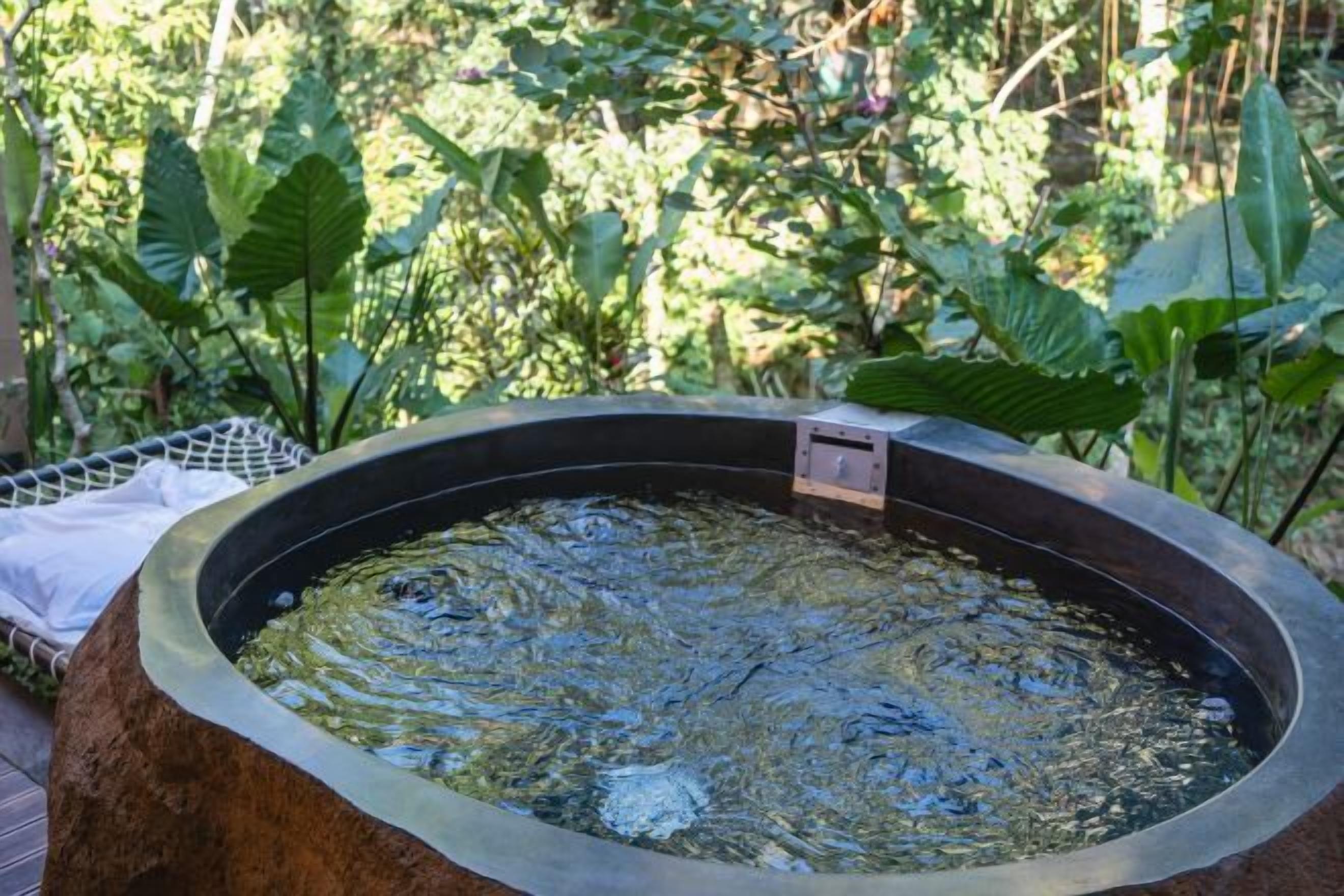 Bain à remous extérieur