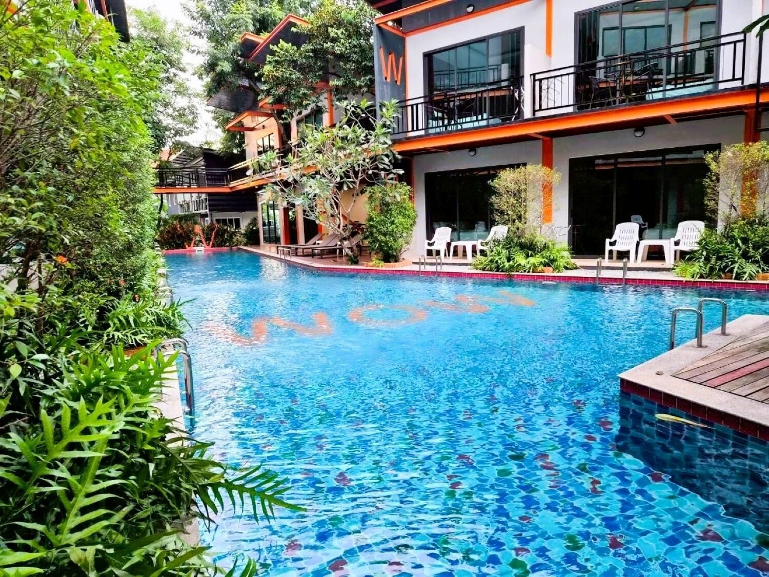 บาร์ในสระว่ายน้ำ