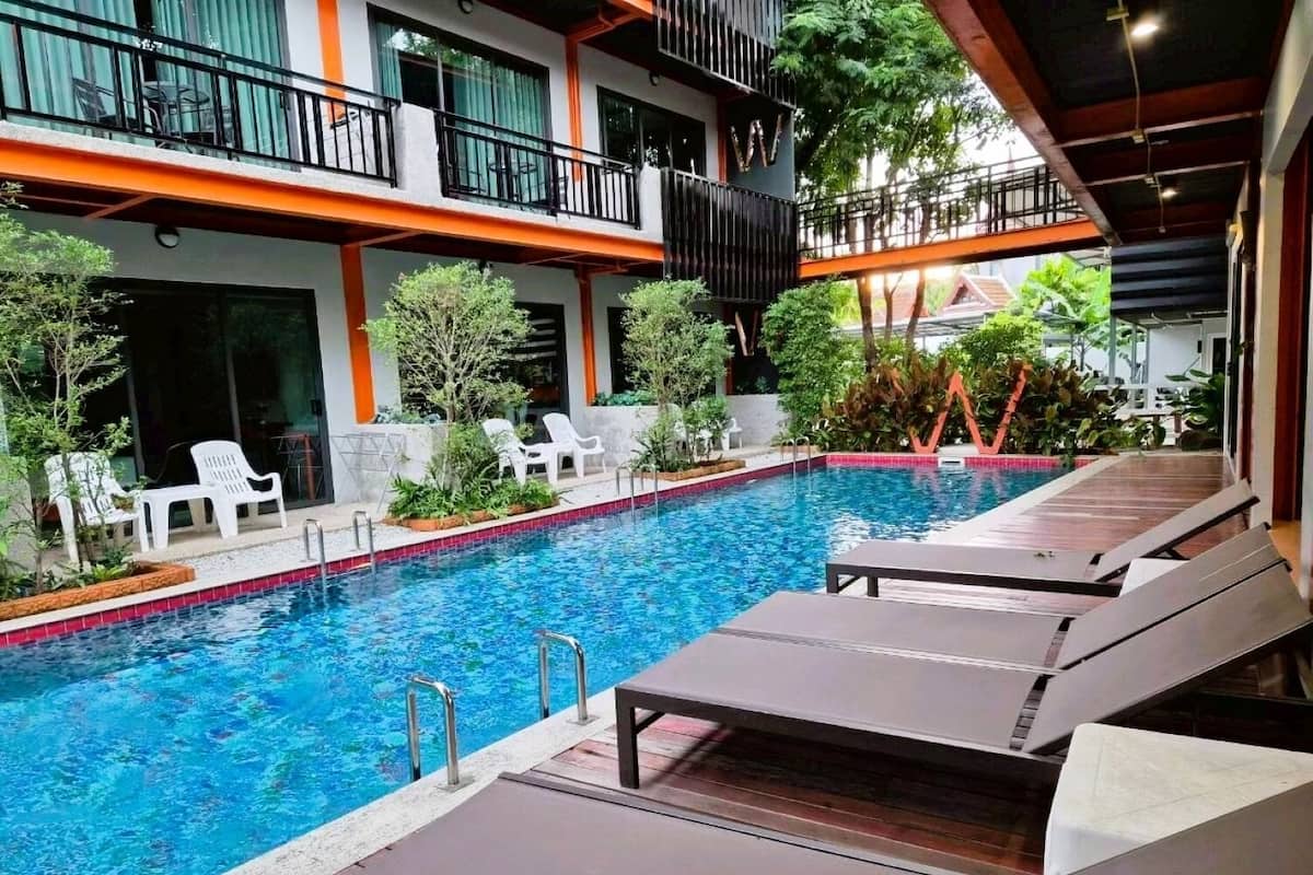 Deluxe Double or Twin Room, Pool Access | In-room safe, desk, blackout drapes, WiFi (free)