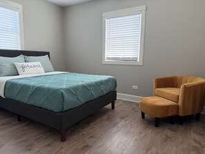 2 bedrooms, internet, bed sheets