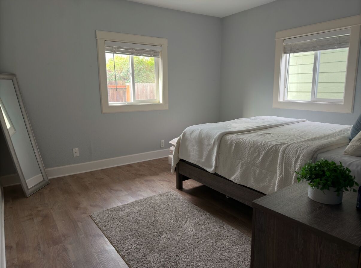 2 bedrooms, internet, bed sheets