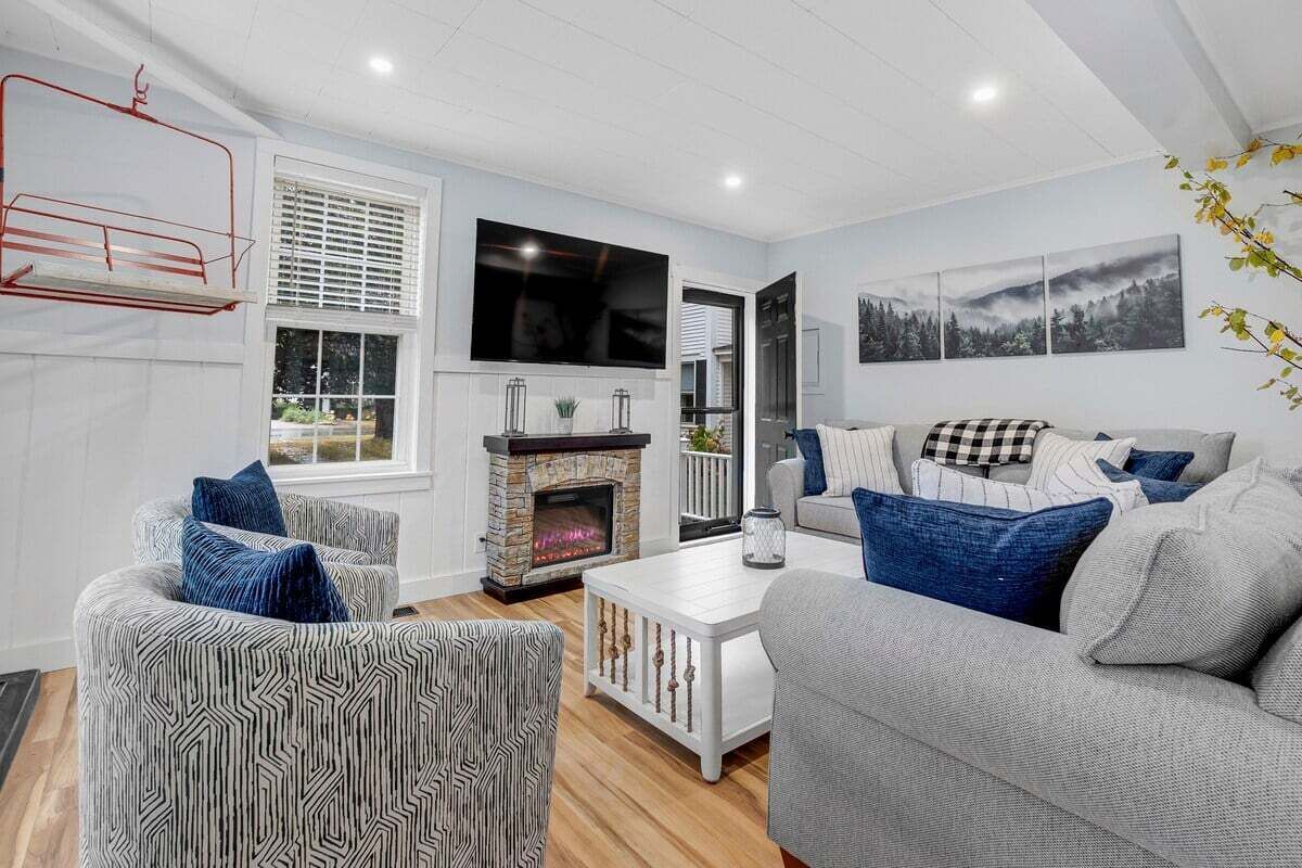 Smart TV, fireplace