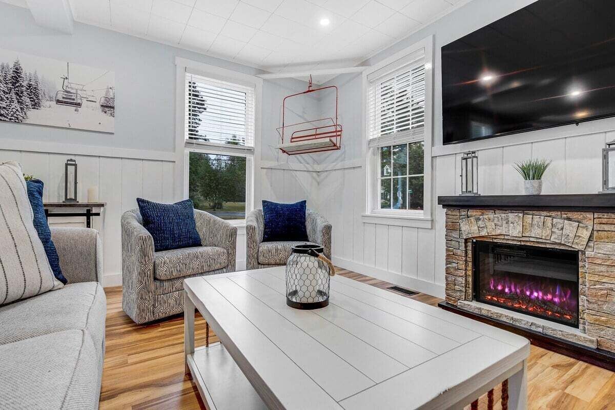 TV, fireplace