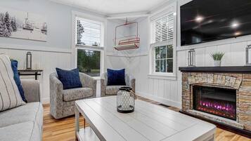 TV, fireplace
