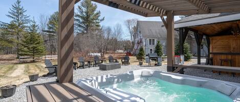 Bañera de hidromasaje al aire libre