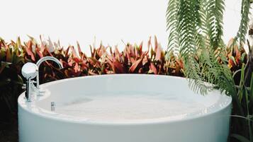 Bain à remous extérieur