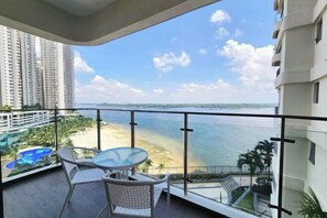 Room - Country Garden Danga Bay InStyle Sea View Homestay Suite by NEO (Johor Bahru)