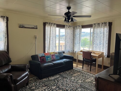 Cozy & Quiet: Apartment located in a quiet neighborhood in Rapid City