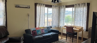 Cozy & Quiet: Apartment located in a quiet neighborhood in Rapid City