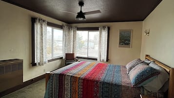 Bügeleisen/Bügelbrett, Reisekinderbett, kostenloses WLAN, Bettwäsche