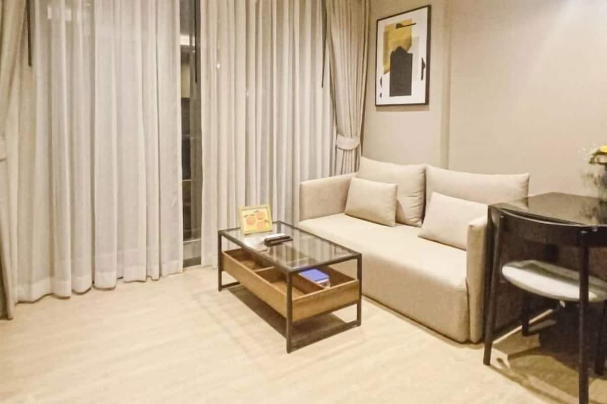 Cribs/infant beds
