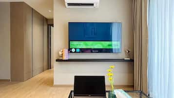 Laptop workspace, soundproofing, iron/ironing board, free WiFi