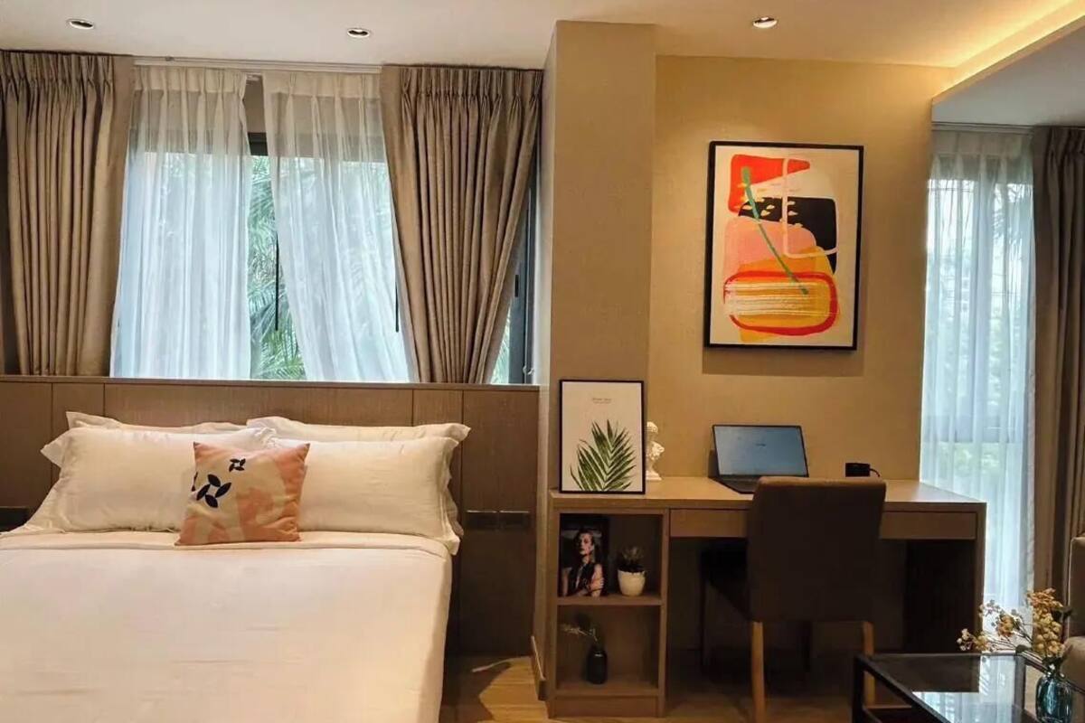 Laptop workspace, soundproofing, iron/ironing board, WiFi (free)