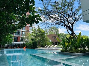 Outdoor pool - Tierra Residence (Bangkok)