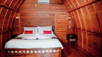 Deluxe tweepersoonskamer | Een minibar, een bureau, gratis wifi, beddengoed