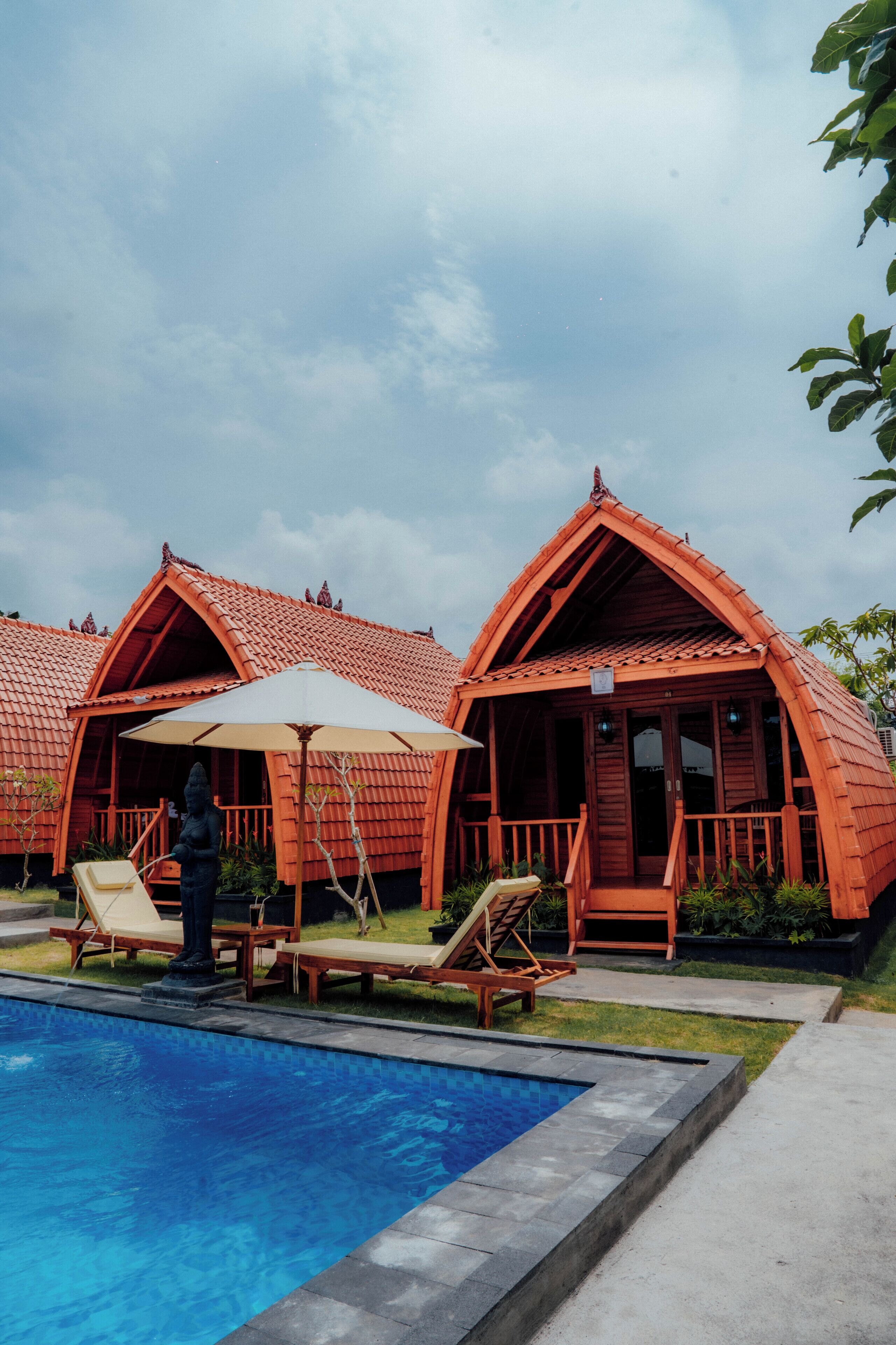 Outdoor pool, pool loungers