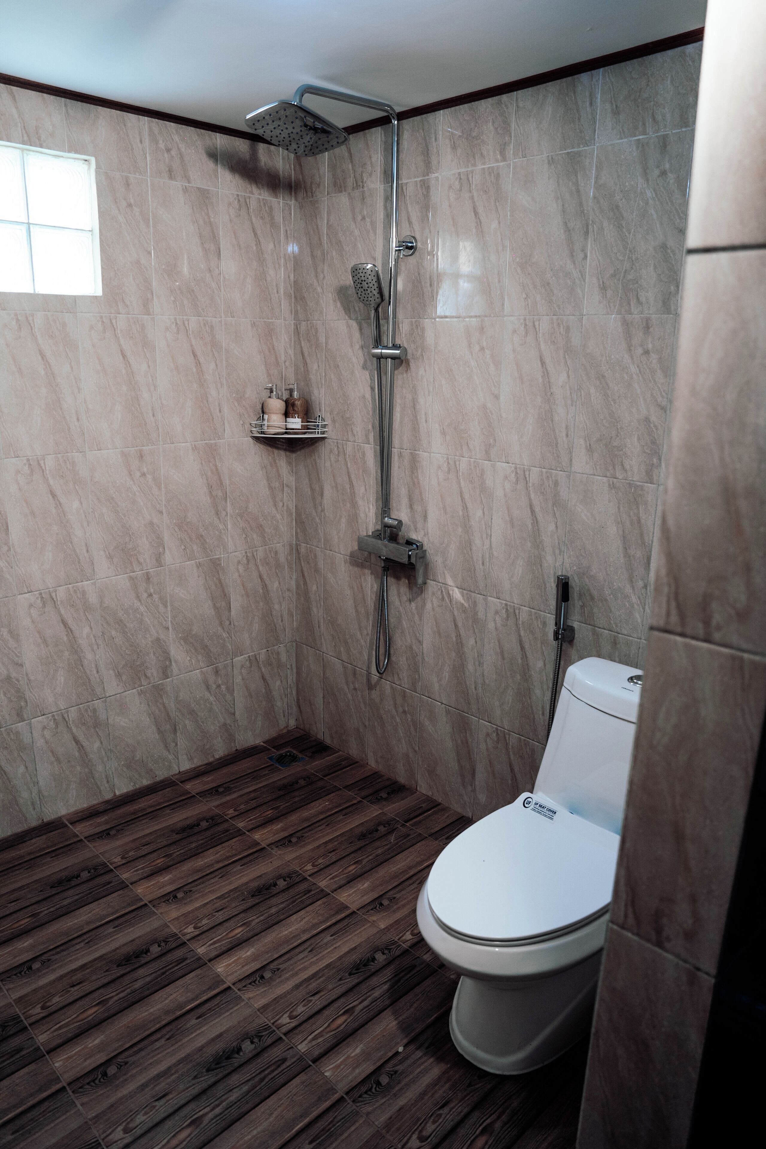 Deluxe Double Room | Bathroom | Shower, free toiletries, bathrobes, slippers