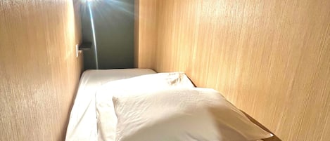 Shared Dormitory, Men only | Blackout drapes, free WiFi