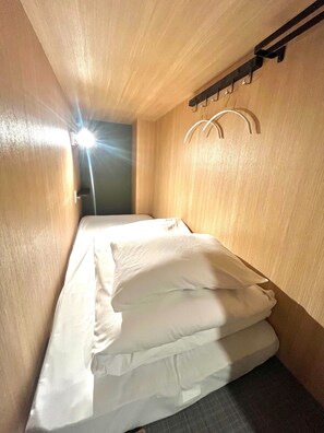 Shared Dormitory, Men only | Blackout drapes, free WiFi