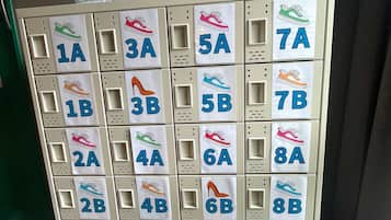 Shared Dormitory, Men only | Blackout drapes, free WiFi