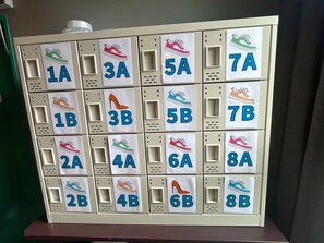 Shared Dormitory, Men only | Blackout drapes, free WiFi