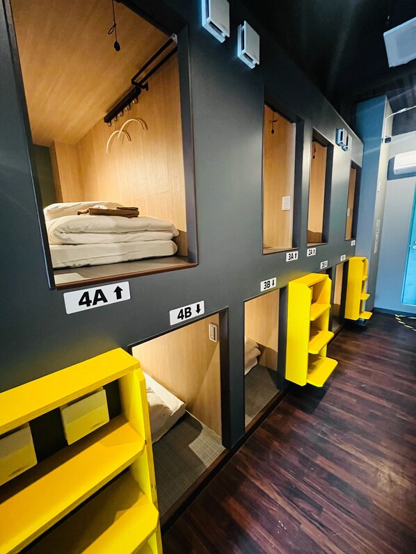 共同ドミトリー 男性限定 | 遮光カーテン、WiFi (無料)