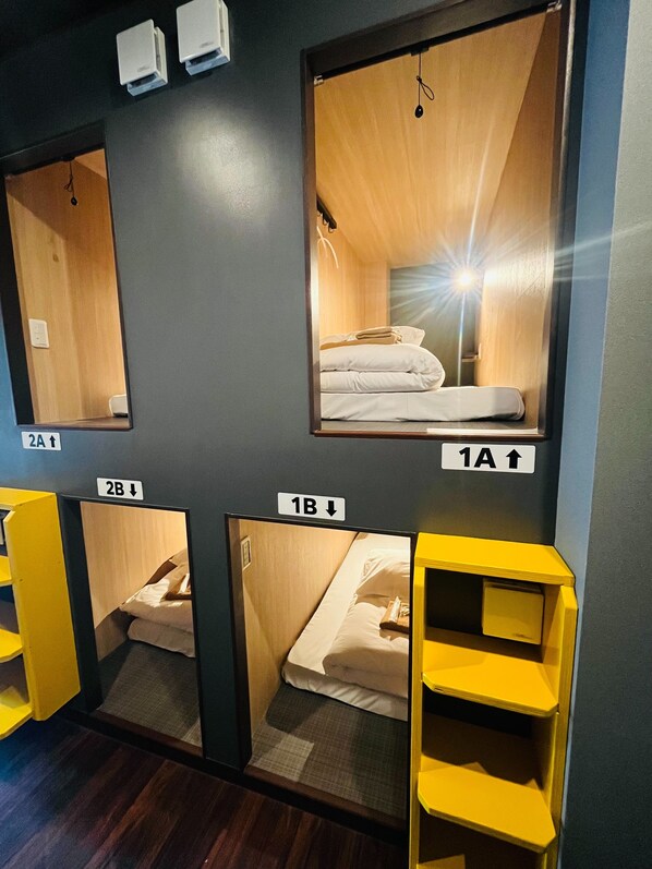 Shared Dormitory, Men only | Blackout drapes, free WiFi