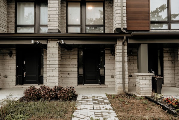 تفاصيل الفندق من الخارج