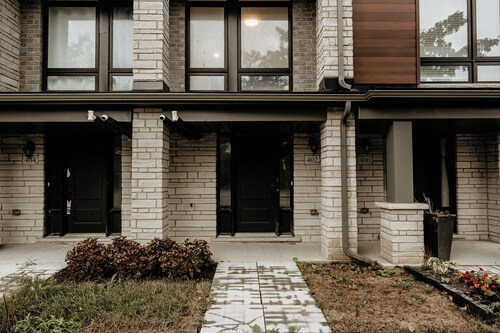 Luxury Escape  2-Bed Townhouse Near Waterfront, Casino, Resort & Downtown