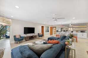 TV, fotballspill, bordtennis og bøker