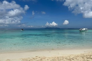 Beach - Sea Star Resort Semporna (Semporna)