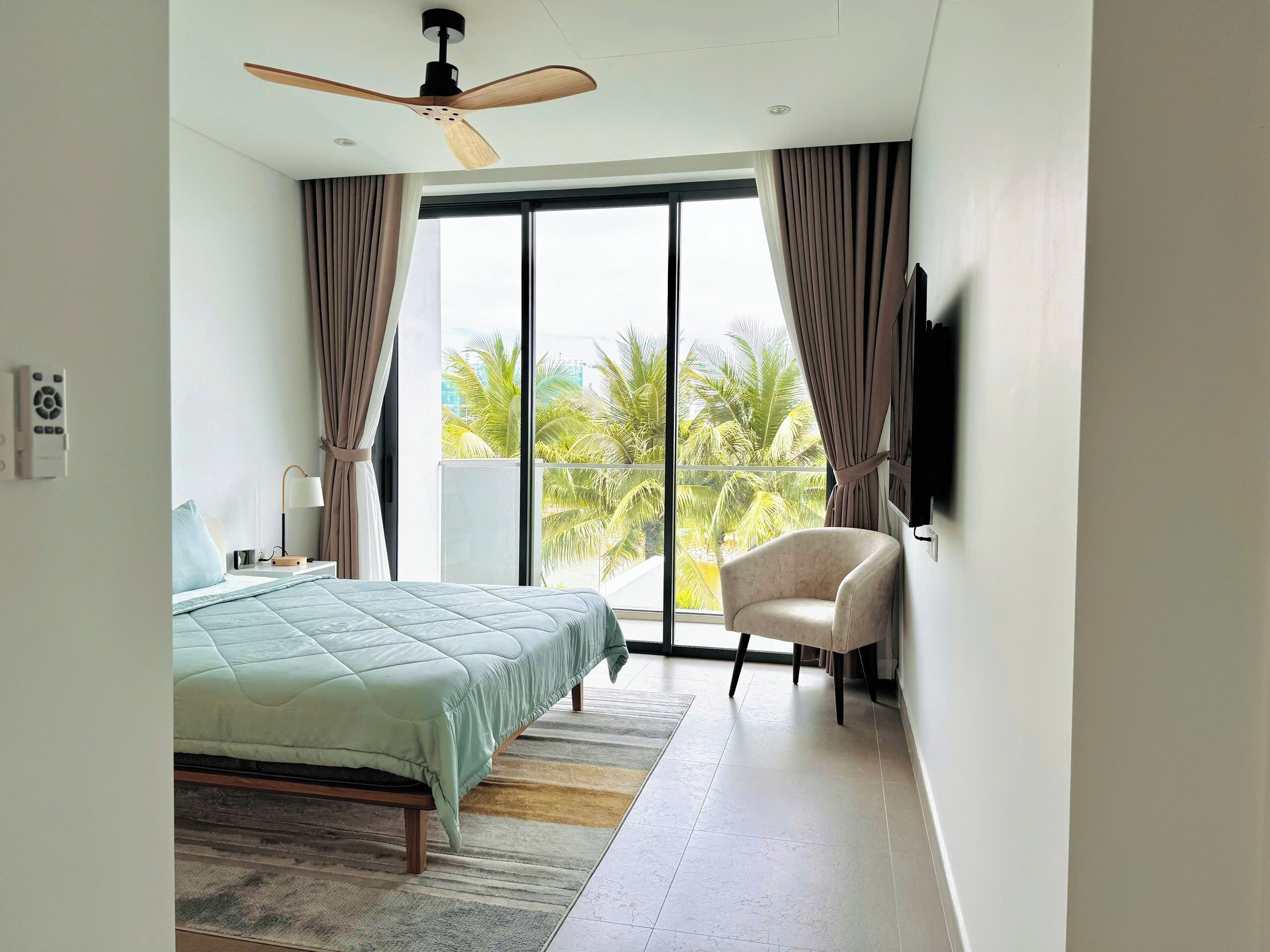 Kamar Double Mewah, balkon, pemandangan kebun | Seprai premium, busa memori, dan didekorasi berbeda-beda