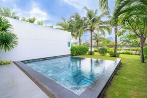 Kolam renang outdoor