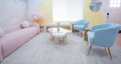 PECOS ST. PLAYHOUSE - 4-bed large group getaway Denver with backyard dining.