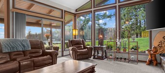 Tranquil Retreat with Hot Tub/Swim Spa & Game Room