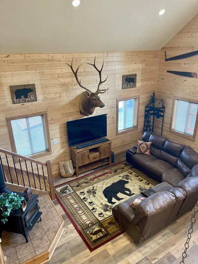 Reels & Rides Retreat - Ample Parking, Hot Tub, Fast Wifi