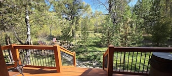 Reels & Rides Retreat - Ample Parking, Hot Tub, Fast Wifi