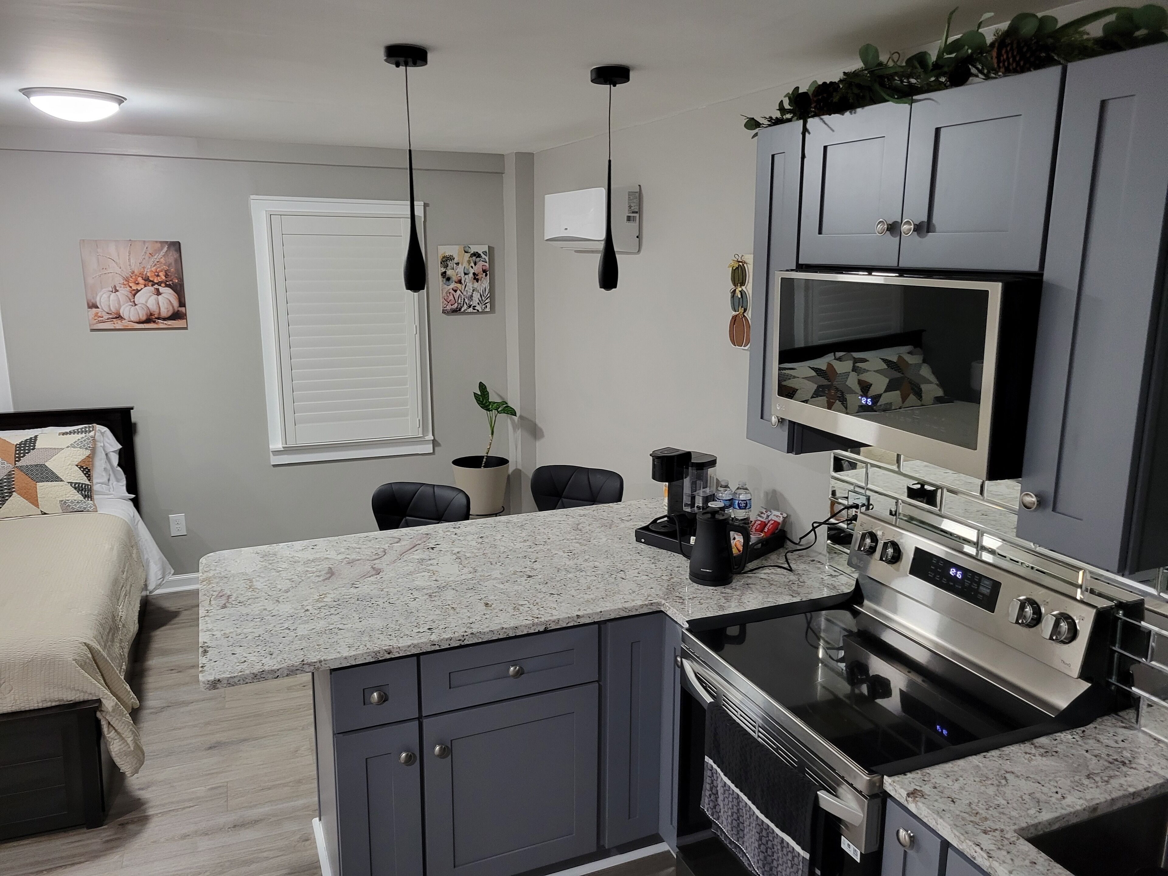 Iron/ironing board, free WiFi, bed sheets