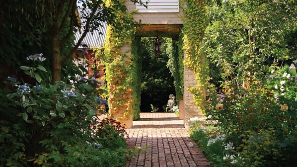 Property grounds - Musk Farm Studio Daylesford (Musk)