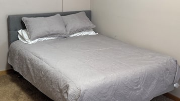5 bedrooms, iron/ironing board, Internet, bed sheets