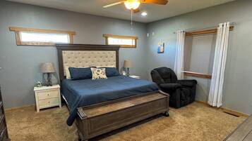 5 bedrooms, iron/ironing board, internet, bed sheets