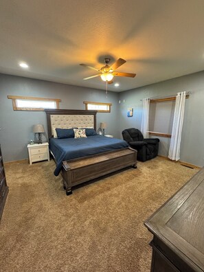 5 bedrooms, iron/ironing board, Internet, bed sheets