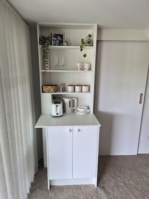 Interior - Cosy studio with AC and pool access (Whakatāne)