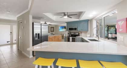 Beautiful Marco Home l Pool l Hot Tub