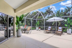 Outdoor dining - Marco Beach House l Private Pool (Marco Island)