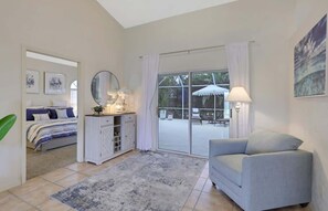 4 bedrooms, iron/ironing board, WiFi, bed sheets - Marco Beach House l Private Pool (Marco Island)